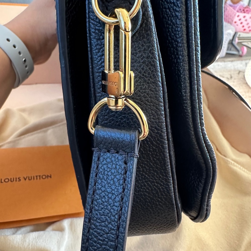 Pochette Métis 
Monogram Empreinte Leather - Black - Picture 7 of 12